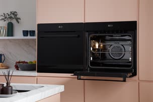 SL550 BL Lifestyle 3 C