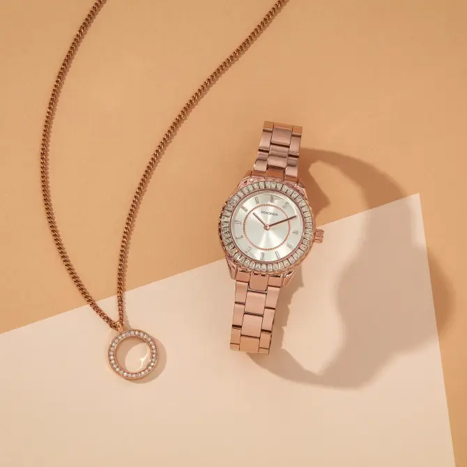 MARGOT ROSE GOLD WITH PENDANT GIFT SET Creative Flat close up sml square web