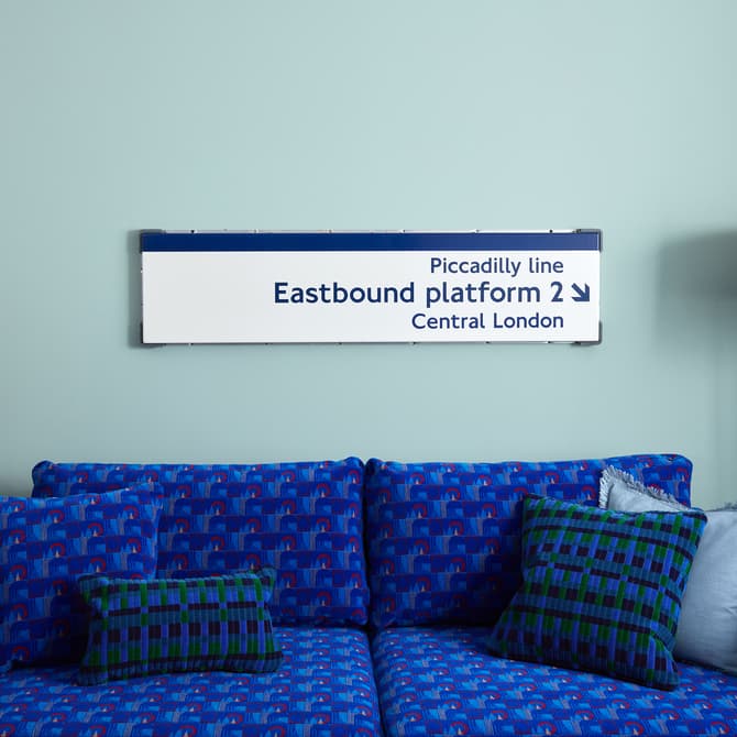 Piccadily line sign