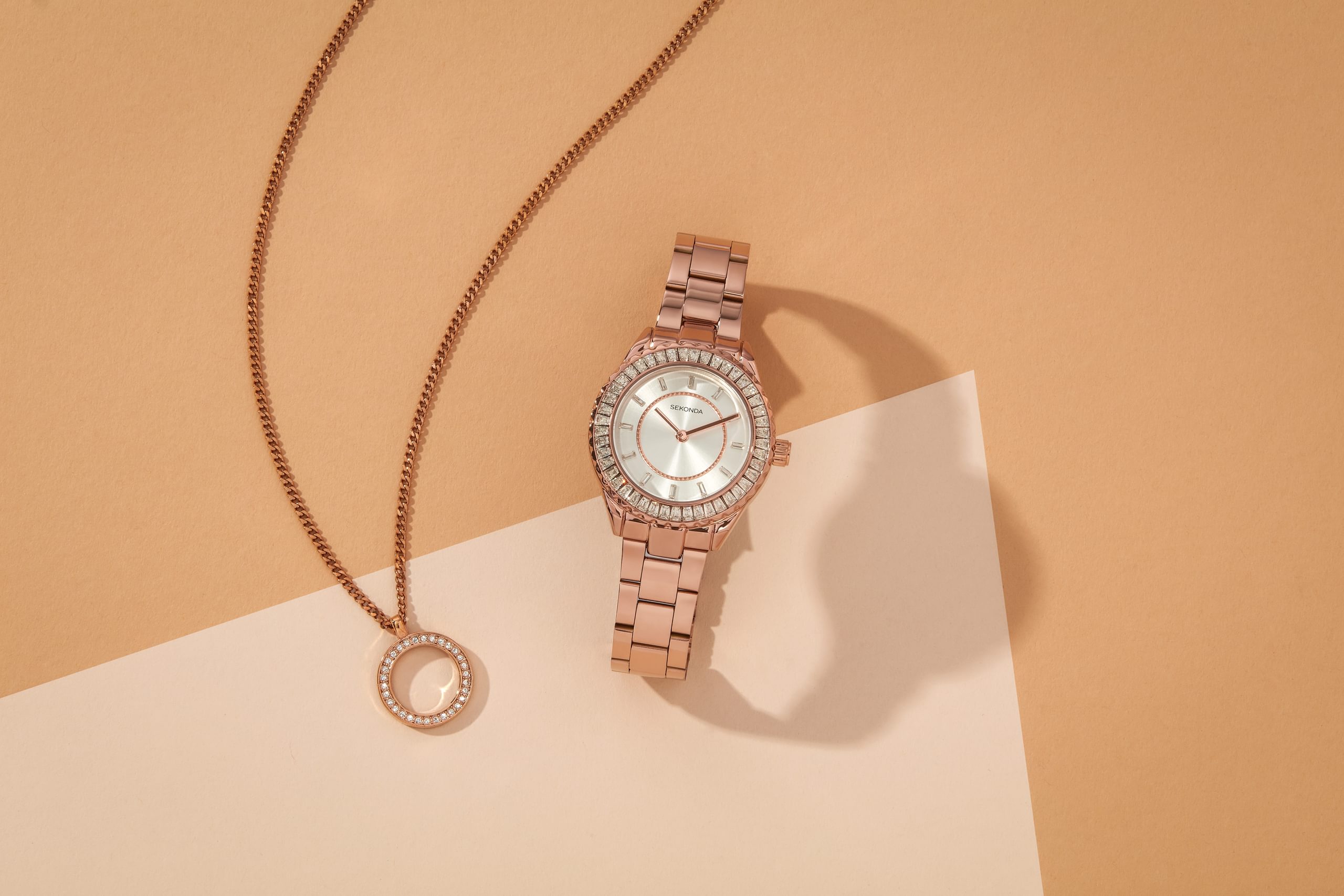 MARGOT ROSE GOLD WITH PENDANT GIFT SET Creative Flat close up