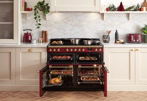 Wide shot during cooking 1401